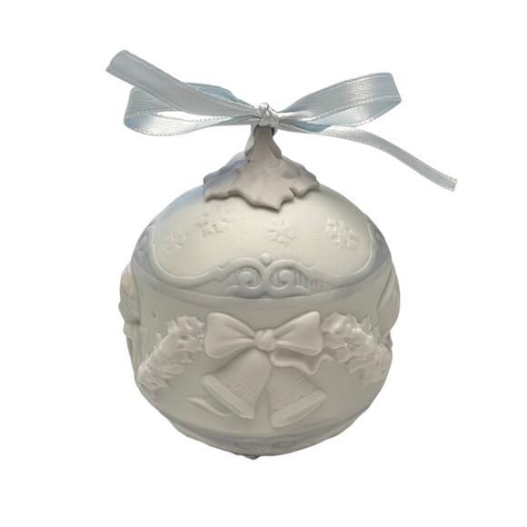 Vintage LLADRO 2000 WEDDING CHRISTMAS ORNAMENT Embossed PORCELAIN #16699 - Picture 3 of 8